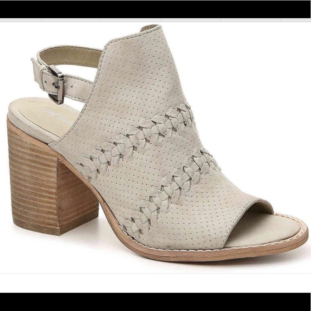 REBELS RAYNA SANDAL size 7,5